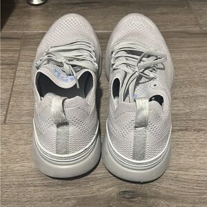 Apl size 8 basically wore 2 times. Make offer must go